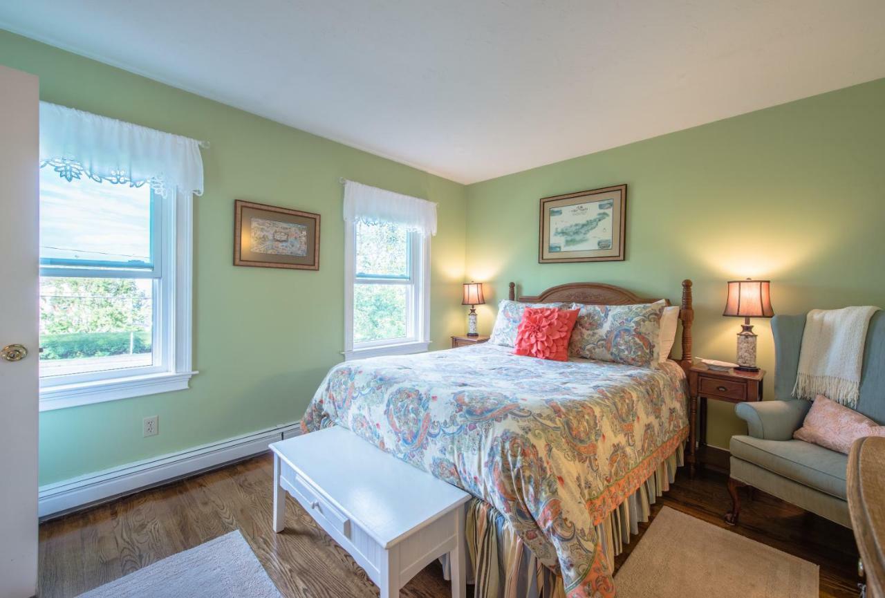 Above The Bay At Thornton Adams House Bed & Breakfast Плимът Екстериор снимка